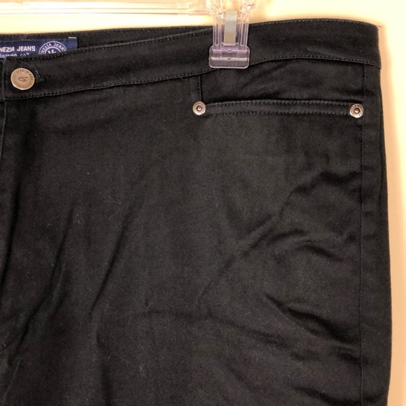 VENEZIA Black Capri Pants Size 24W - Picture 3 of 8